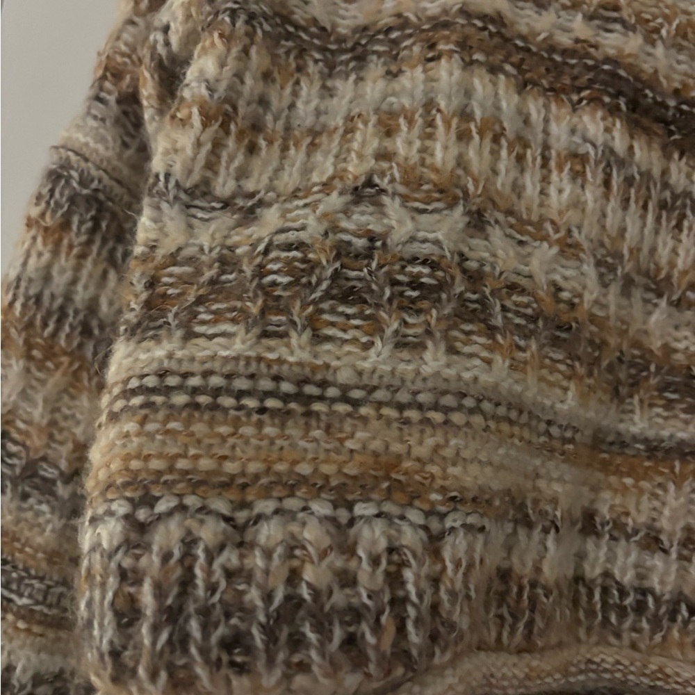 Cozy Multicolor Knit Sweater - Picture 4 of 4